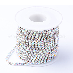 Chaînes en laiton avec strass, strass chaînes de tasse, avec bobine, couleur argentée, cristal ab, 2mm, environ 10 yards / rouleau