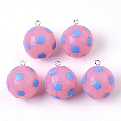 Colgantes de resina de balón de fútbol/fútbol, encantos deportivos, color de rosa caliente, 26.5x22.5mm, agujero: 2 mm