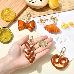 1 набор из 4 шт. 4 стилей брелоков в виде хлеба с имитацией щелочной воды&nbsp;ST-CJ0028-10