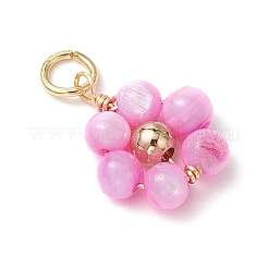 Подвески-цветы из круглых бусин из окрашенных натуральных ракушек и латуни&nbsp;PALLOY-JF03462