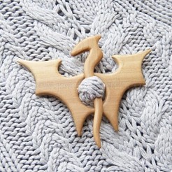 Broches en bois de ptérosaure&nbsp;JEWB-C010-01