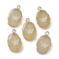 Natürliche weiße Jade Anhänger, gefärbt und erhitzt, ovale Anhänger aus vergoldetem Messing, blass Goldrute, Schmetterling, 22~22.5x13~13.5x4.5 mm, Bohrung: 1.6~1.8 mm