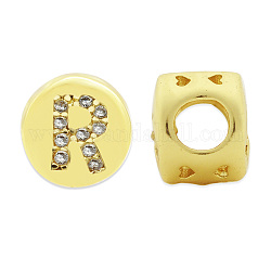 Perle di zirconi cubici trasparenti in micro pavè di ottone, piatta e rotonda con la lettera, letter.r, 7.5x6.5mm, Foro: 3.5 mm, 3pcs/scatola