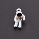 焼いた塗装合金ペンダント  宇宙飛行士は星の周りで足を曲げます  ホワイト  19x9x4mm  穴：1.8mm X-PALLOY-R136-06-2