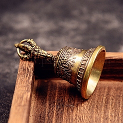 Mini campane d'altare in ottone per forniture d'altare wiccan per stregoneria&nbsp;PW-WG4DE6A-01