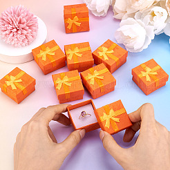 Quadratische Geschenkboxen aus Papier für Schmuckringe mit Schleife&nbsp;CON-TAC0010-80A