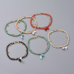 Bracelets de multi-brins, avec des perles de pierre mélangées naturelles et synthétiques et des perles de verre, chaînes de câble en laiton, pendentifs à pampilles en polycoton (polyester coton) et fil de nylon tressé, 7-1/2 pouce (19.2 cm)