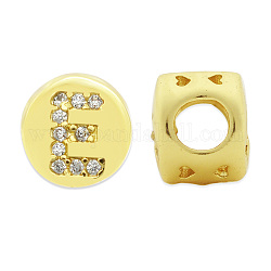 Perle di zirconi cubici trasparenti in micro pavè di ottone, piatta e rotonda con la lettera, letter.e, 7.5x6.5mm, Foro: 3.5 mm, 3pcs/scatola