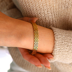 Bracciali rigidi da donna in acciaio inossidabile 304 con cerniera e struttura a nido d'ape cava.&nbsp;WG2AC81-01