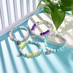 Braccialetto elasticizzato in giada naturale della Malesia (tinta) e perline rotonde howlite con ciondolo a foglia per donna&nbsp;BJEW-JB07504