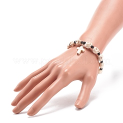 Braccialetto elasticizzato con perline di teschio di giada mashan naturale con ciondolo a forma di croce di turchese sintetico (tinto).&nbsp;BJEW-JB08378-01