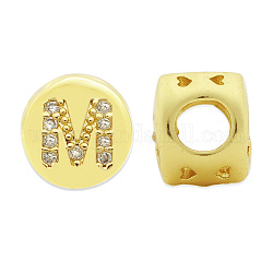 Perle di zirconi cubici trasparenti in micro pavè di ottone, piatta e rotonda con la lettera, letter.m, 7.5x6.5mm, Foro: 3.5 mm, 3pcs/scatola