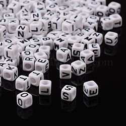 Perles européennes de lettre en acrylique, trou horizontal, cube, lettres mixtes aléatoires, 10x10x10mm, Trou: 3.5~4mm, environ 598 pcs/500 g