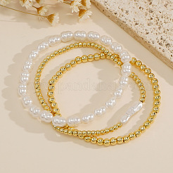 Elegantes conjuntos de pulseras elásticas apilables de perlas keshi sintéticas y cuentas redondas de latón para mujer.&nbsp;GT9048
