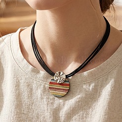 Collana multistrato da donna con ciondolo ovale in legno a forma di arcobaleno in stile bohémien e cordino in similpelle.&nbsp;WG7D3BC-01