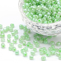 (service de remballage disponible) perles de rocaille en verre, Ceylan, ronde, vert pale, 6/0, 4mm, Trou: 1.5mm, environ 12 g /sachet 