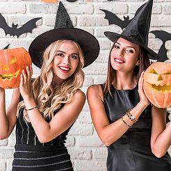 30шт. набор из 5 браслетов с синтетическим бирюзовым черепом и акриловыми бусинами&nbsp;BJEW-BC0001-06