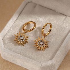 Orecchini pendenti a cerchio da donna in acciaio inossidabile chirurgico 316 con pavé di zirconi cubici trasparenti.&nbsp;WG38549-01