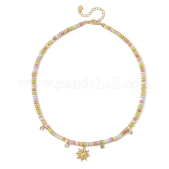 Colliers avec pendentif soleil en laiton pavé de zirconiums cubiques transparents et perles de verre&nbsp;NJEW-JN06538
