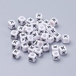 Cuentas de letras de acrílico de agujero horizontal, cubo, blanco, letra k, tamaño: aproximamente 6 mm de ancho, 6 mm de largo, 6 mm de altura, agujero: aproximamente 3.2 mm, aproximamente 2600 unidades / 500 g
