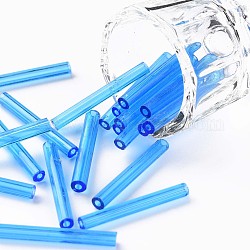 Perles de bugle en verre, trou rond, couleurs opaques, Dodger bleu, 28x3mm, Trou: 1.2mm, environ 850 pcs / livre