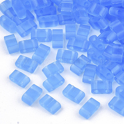 2 agujero abalorios de la semilla de cristal, colores transparentes, esmerilado, Rectángulo, azul aciano, 4.5~5.5x2x2~2.5mm, agujero: 0.5~0.8 mm
