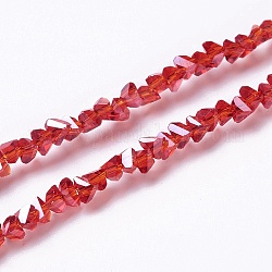 Chapelets de perles en verre transparente  , de couleur plaquée ab , facette, triangle, rouge, 3x2x2mm, Trou: 0.6mm, Environ 148 pcs/chapelet, 10.71~10.79'' (27.2~27.4 cm)