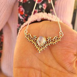 Ожерелья с подвеской из полого треугольного сплава и белого синтетического опала для женщин&nbsp;FS-WG91181-01