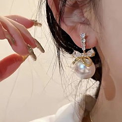 Серьги-гвоздики с бантом и круглыми прозрачными кубическими цирконами из сплава с микропаве&nbsp;FS-WG257E1-01