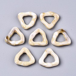 不透明な樹脂の指輪  天然石風  三角形  パパイヤホイップ  内径：11mm