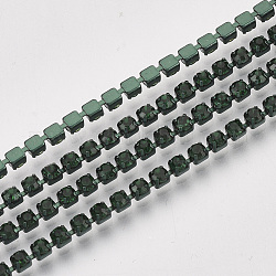 Catene di strass strass in ferro elettroforesi, catene della tazza del rhinestone, con la bobina, smeraldo, ss8.5, 2.4~2.5mm, circa 10iarde/rotolo