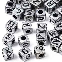 Perles acryliques opaques, cube avec des lettres mélangées aléatoires, Plaqué Argent, 4x4x4.5mm, Trou: 2mm, environ 5000 pcs/500 g