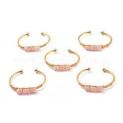 Bracciale rigido aperto con perline a tripla colonna in quarzo rosa naturale, gioielli in ottone avvolto in filo metallico per le donne, oro, diametro interno: 2-1/8 pollice (5.45~5.55 cm)