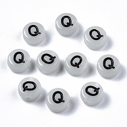 Perles acryliques, avec émail et lumineux, trou horizontal, plat rond avec lettre noire, brillent dans le noir, gris clair, letter.q, 7x3.5mm, Trou: 1.5mm, environ 3600~3700 pcs/500 g