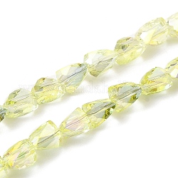 Transparentes perles de verre de galvanoplastie brins, arc-en-ciel plaqué, facette, triangle, jaune clair, 7x5.5~6x5.5~6mm, Trou: 1.2mm, Environ 79~80 pcs/chapelet, 22.60'' (57.4 cm)