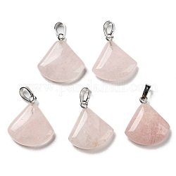 Pendentifs de quartz rose naturel, avec les accessoires en laiton de tonalité de platine, breloques de ventilateur, 21~22x19.5~20x5~6mm, Trou: 6x4mm