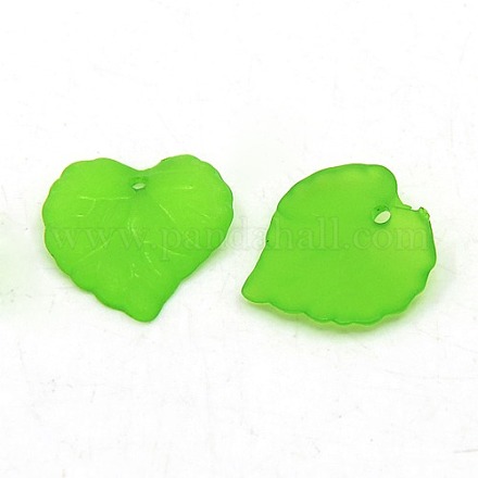 緑色の透明なアクリルつや消しの葉のペンダント  染め  約16mm長  15 mm幅  厚さ2mm  穴：1.2mm X-PL591-6-1