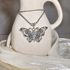Collana da donna in stile europeo vintage con ciondolo a farfalla in lega e strass&nbsp;YE8712-1