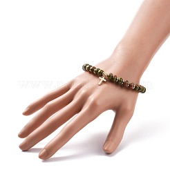 Bracciale elasticizzato con pietre preziose rotonde e perline con ciondolo a croce in ottone&nbsp;BJEW-JB08097