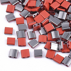 2 agujero abalorios de la semilla de cristal, colores plateados medio bronce, cuadrado, rojo, 5x4.5~5.5x2~2.5mm, agujero: 0.5~0.8 mm, aproximamente 118 unidades / 10 g