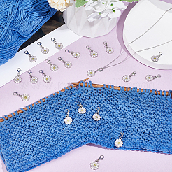 40 шт. эмалевые маркеры стежков с подвеской в виде маргаритки&nbsp;HJEW-NB00205