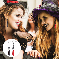 2 пара двухцветных стеклянных сережек в форме черепа с пулей&nbsp;EJEW-AN0002-54