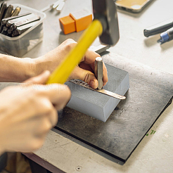 Скамейка из цельной литой стали&nbsp;TOOL-WH0059-047B