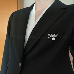 8 шт. брошь-бантик из сплава с пластиковой жемчужиной&nbsp;JEWB-LP0005-02P