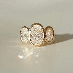 Овальные латунные кольца с инкрустацией из прозрачного кубического циркония.&nbsp;FS-WGDCBD8-02