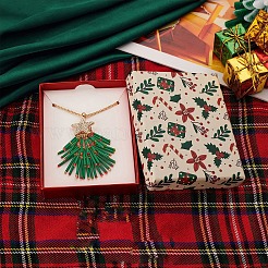 Подвеска в виде зеленой рождественской елки из латуни со стразами и стеклянными бусинами.&nbsp;FS-WG6FBF4-01