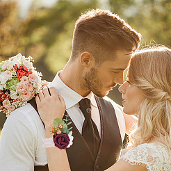 2 шт. 2 стиля тканевая и пластиковая имитация розы бутоньерка и корсажи для запястья&nbsp;AJEW-CP0005-93