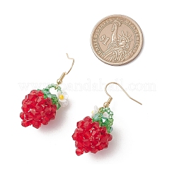 Серьги-подвески в виде клубничных зерен и стеклянных бусин.&nbsp;EJEW-MZ00689-02