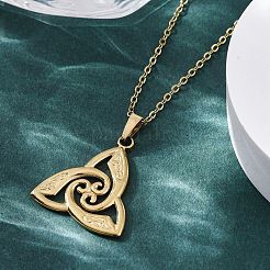 Ожерелья с подвеской из нержавеющей стали 304 с узлом трискелион викингов&nbsp;NJEW-M096-32G