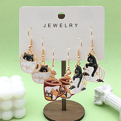 Серьги-подвески из цинкового сплава с эмалью в форме кошки с чашкой&nbsp;FS-WG2E6B6-01